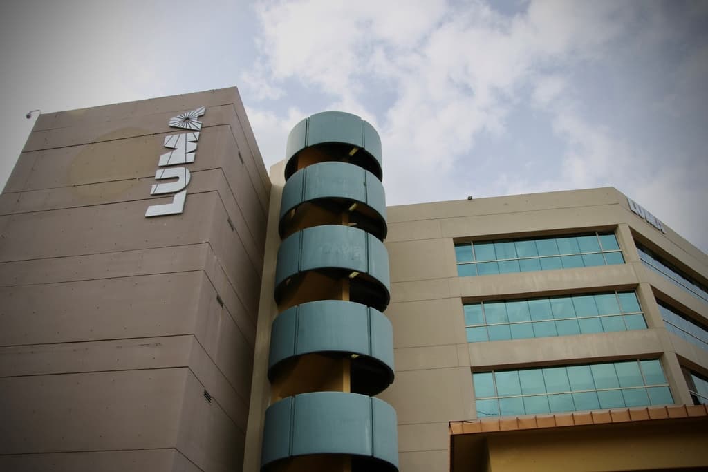 Puerto Rico Government Seeks Supreme Court Review in Challenge to LUMA Contract Extension