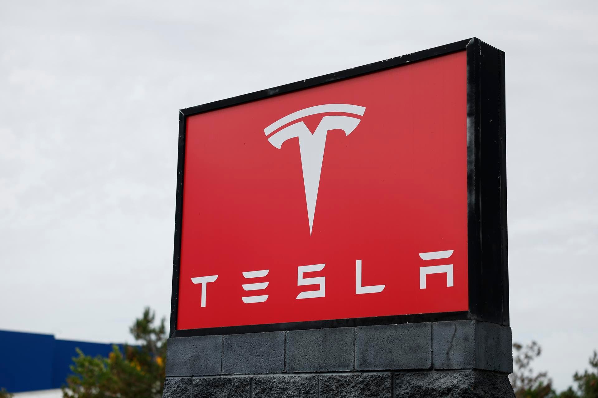 Tesla posts lower profit despite record vehicle sales in second quarter