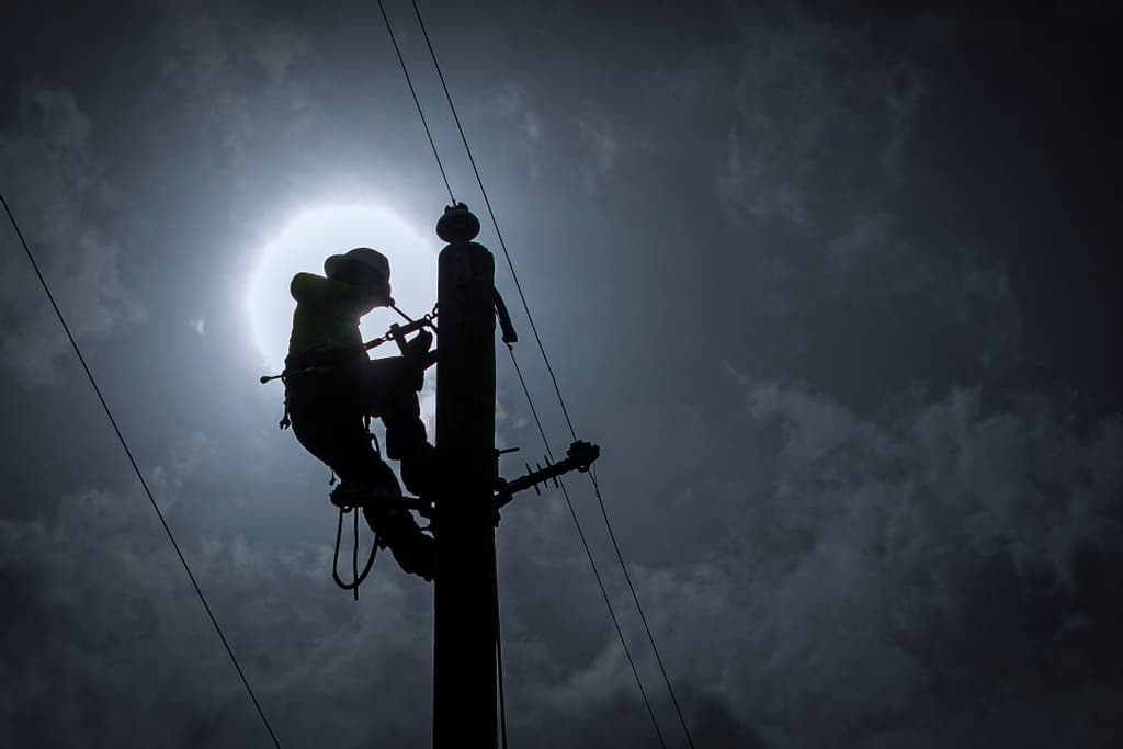 Energy Bureau Orders PREPA to Restore Funding to LUMA and Genera