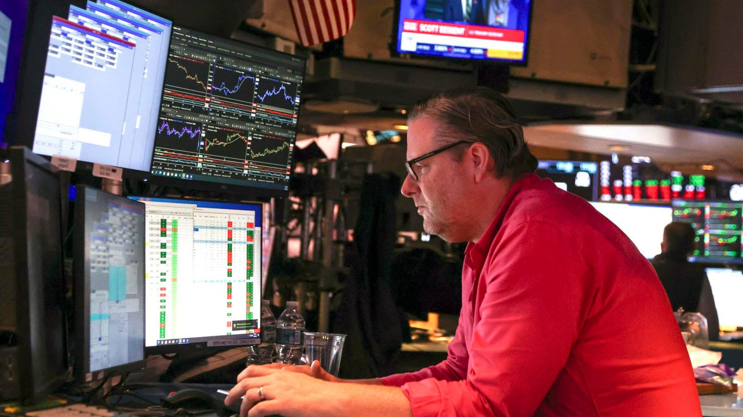 Wall Street Opens Lower as Tech Stocks Slide and Oil Prices Surge
